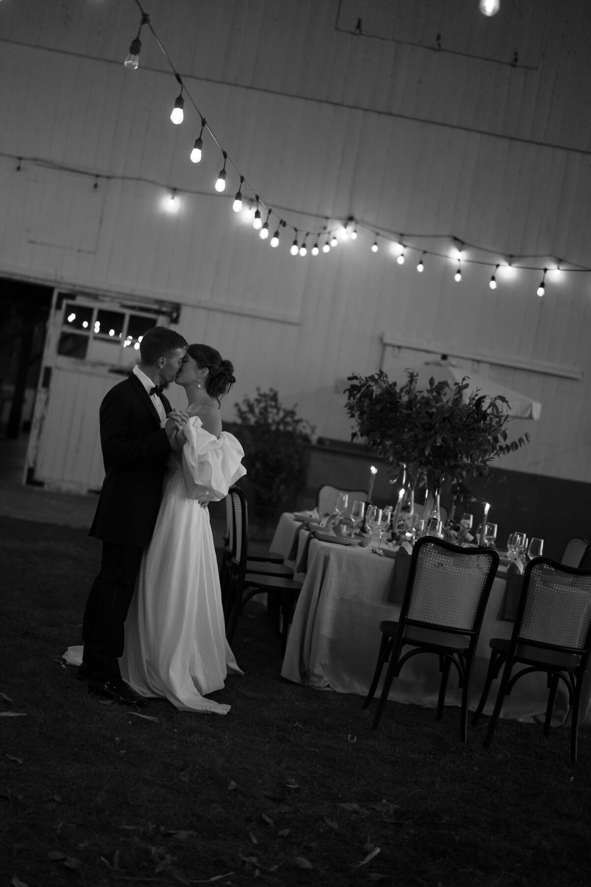 Indiana_Michigan_Wedding Planner_Idaville_Sioux Monti_Barn_Editorial_Outdoor Wedding_Bridal Fashion_Reception_Wedding Decor