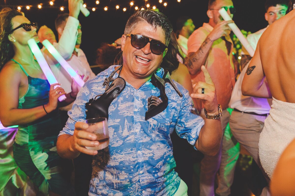 Guest dancing on wedding reception in cancun