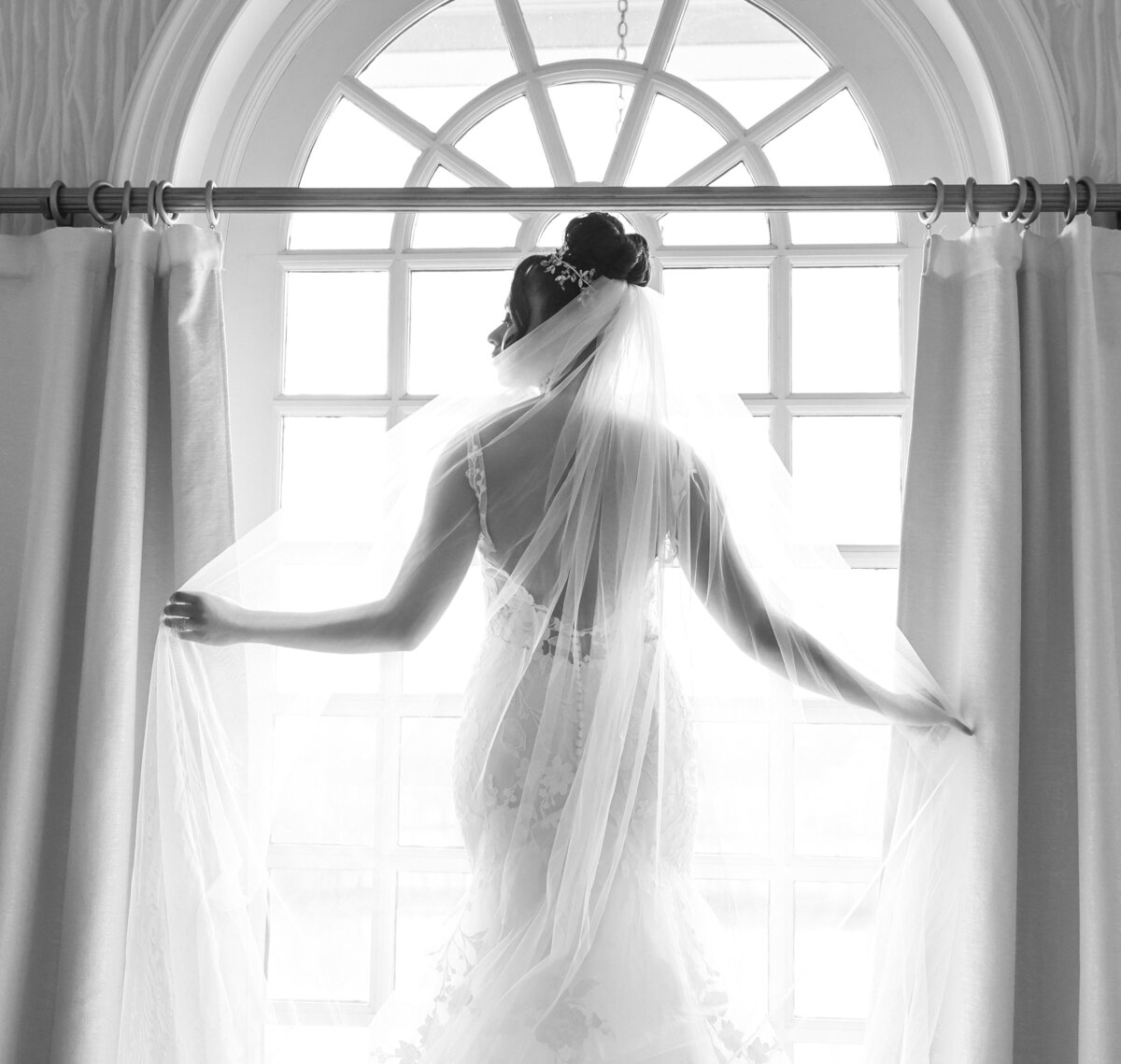 bride holding veil in front of elegant mirror in Atlanta Georgia by Atlanta  Georgia by Atlanta wedding photographer Amanda Richardson Photography