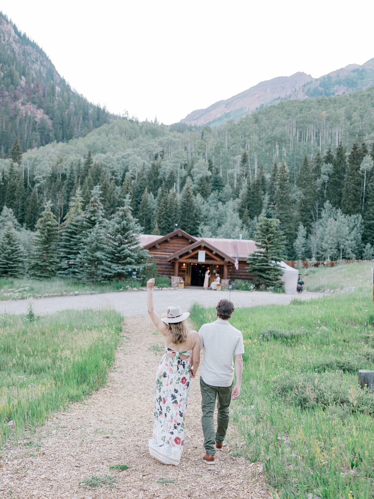 wedding-welcome-party-couple-mountains