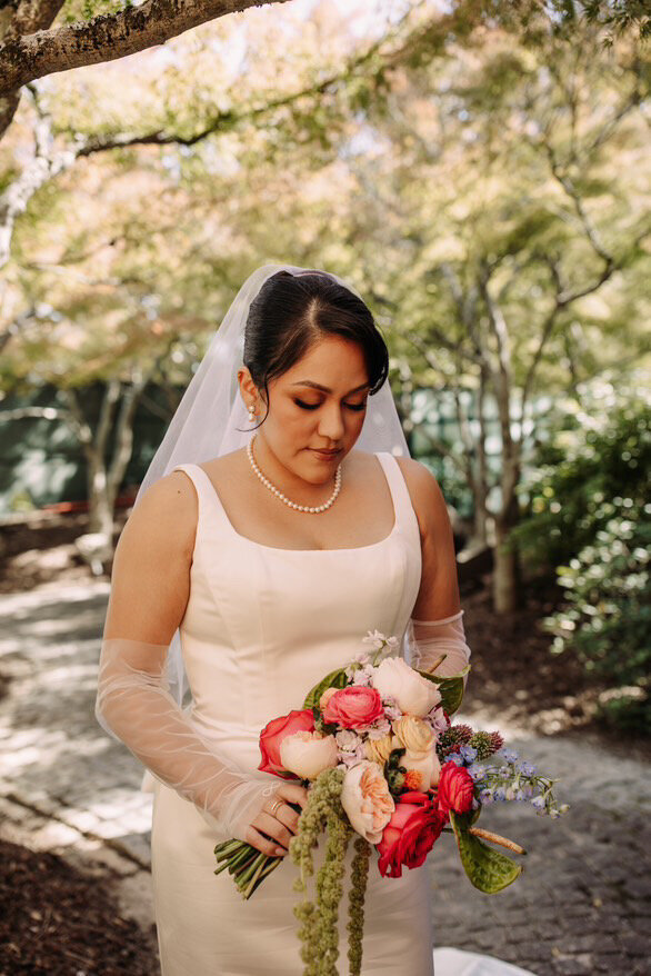 Colorful art museum wedding florals araiza florals 9