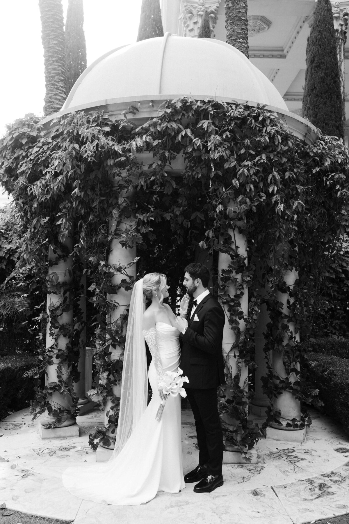 38_riskyexposure_maddie-noah_las-vegas-elopement-photography