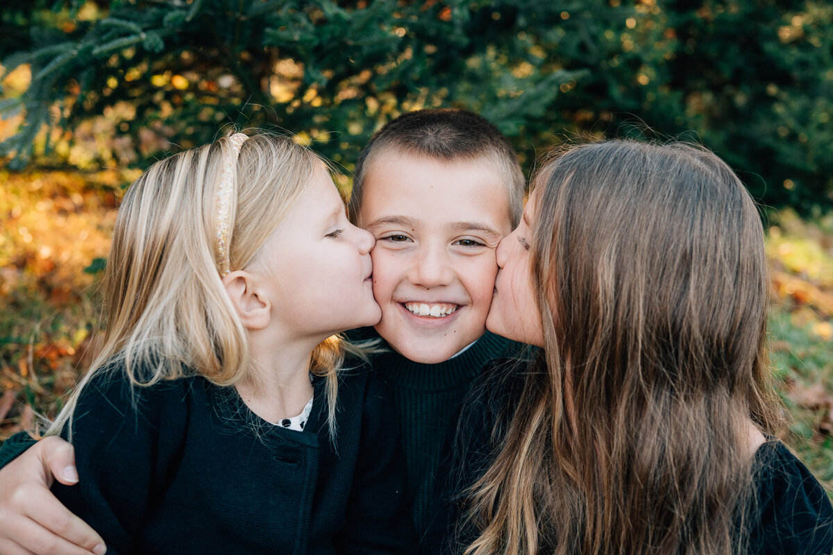 Christmas Tree Farm Mini Sessions | Connecticut Family Photographer-11