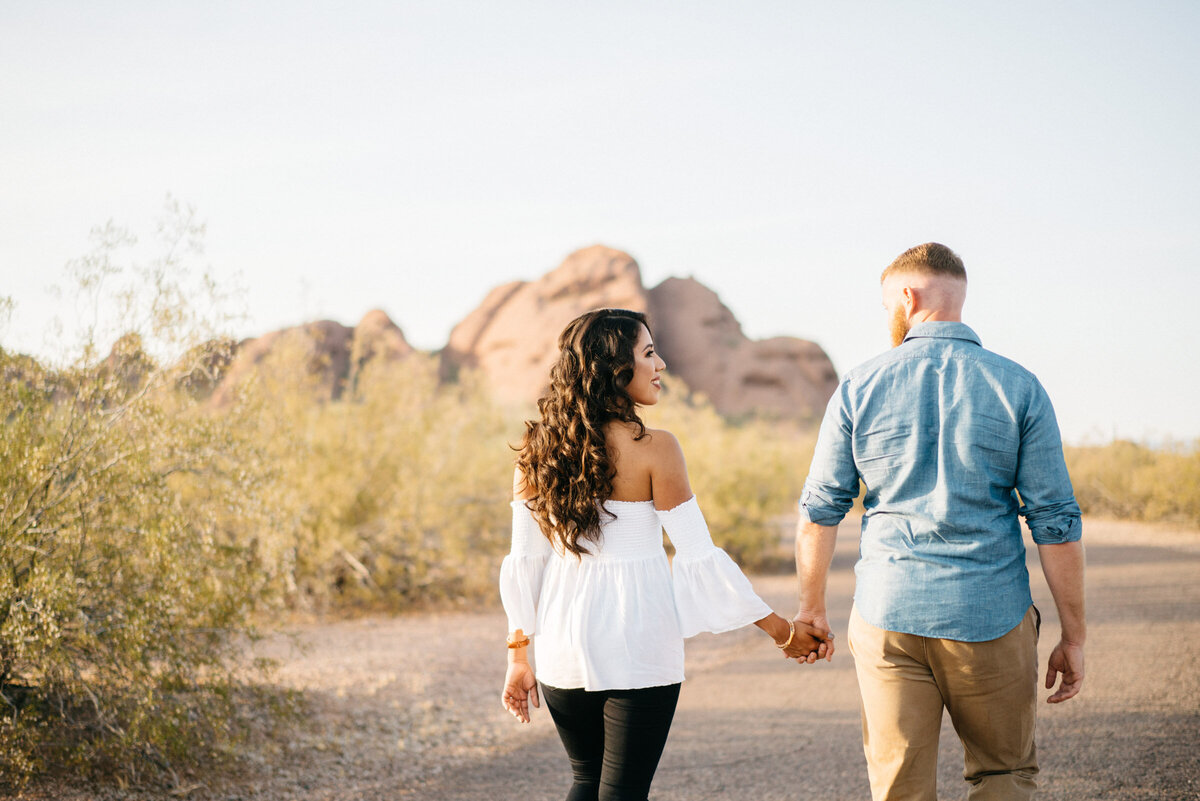 phoenix-desert-engagement-photos-Papago-Park-by-philip-casey-009