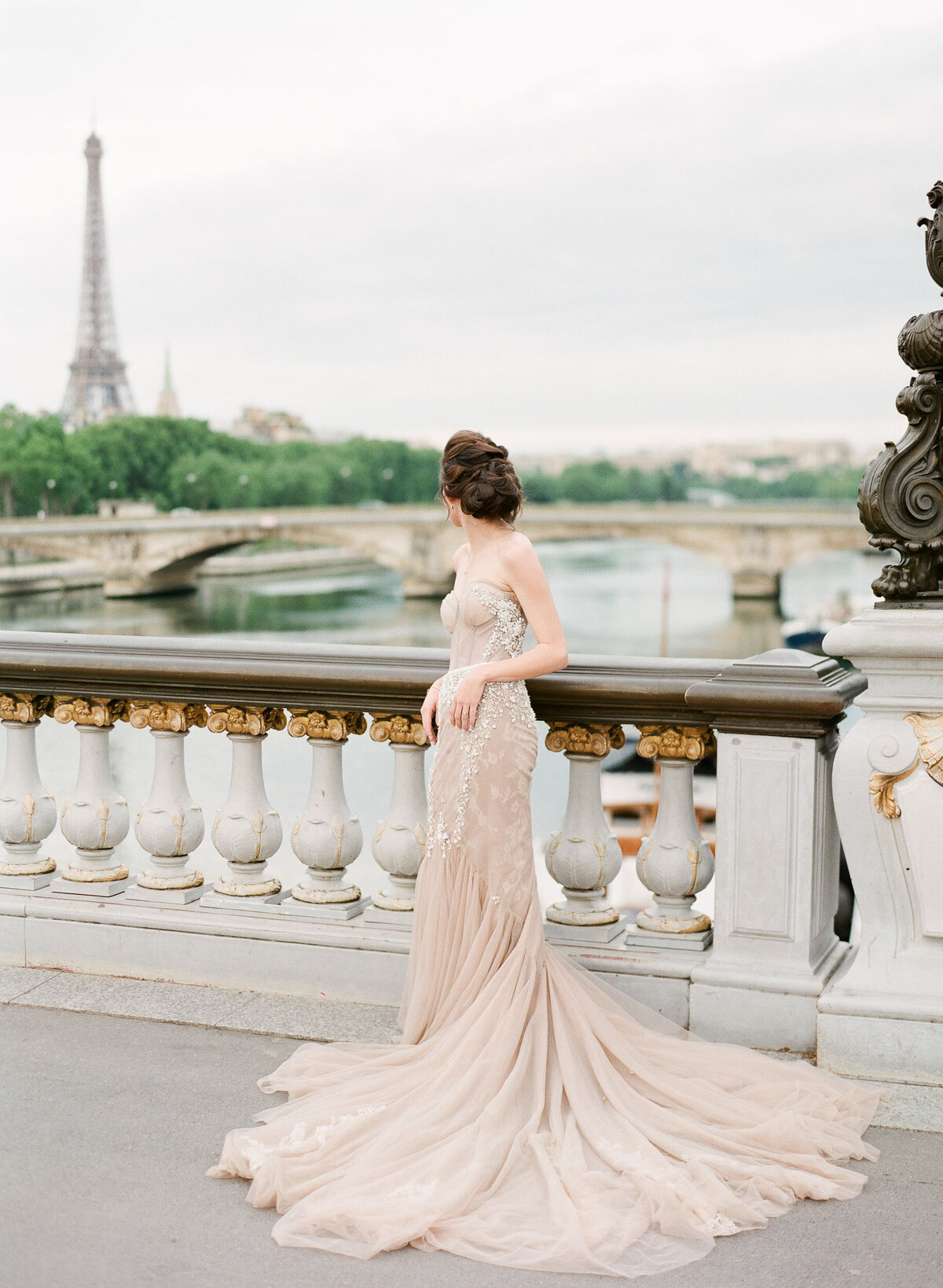 14-Paris-wedding-Eiffel-Tower-Alexandra-Vonk-photography