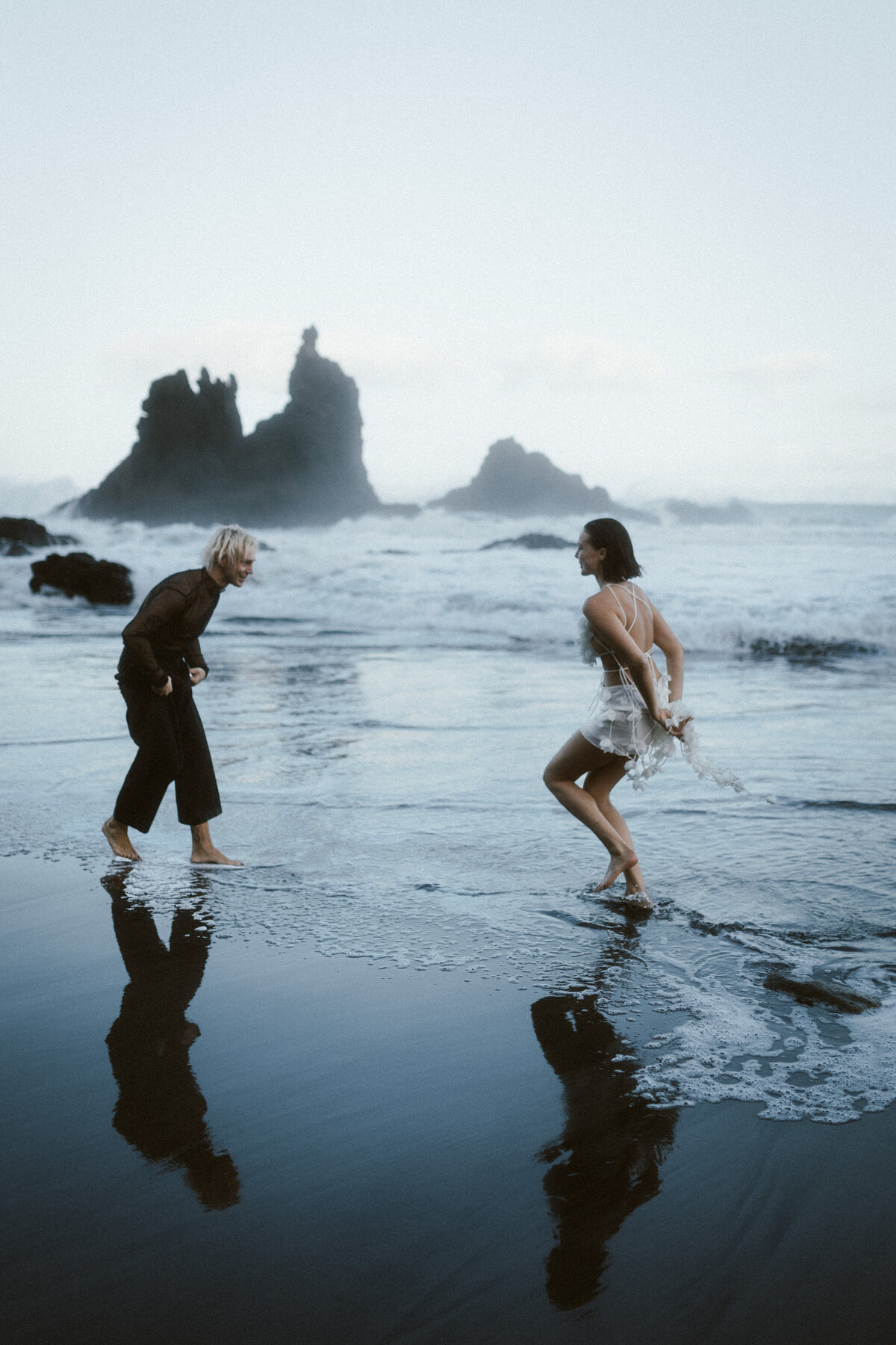 Black Sand Beach Couple Shoot Sandra & Kevin.09