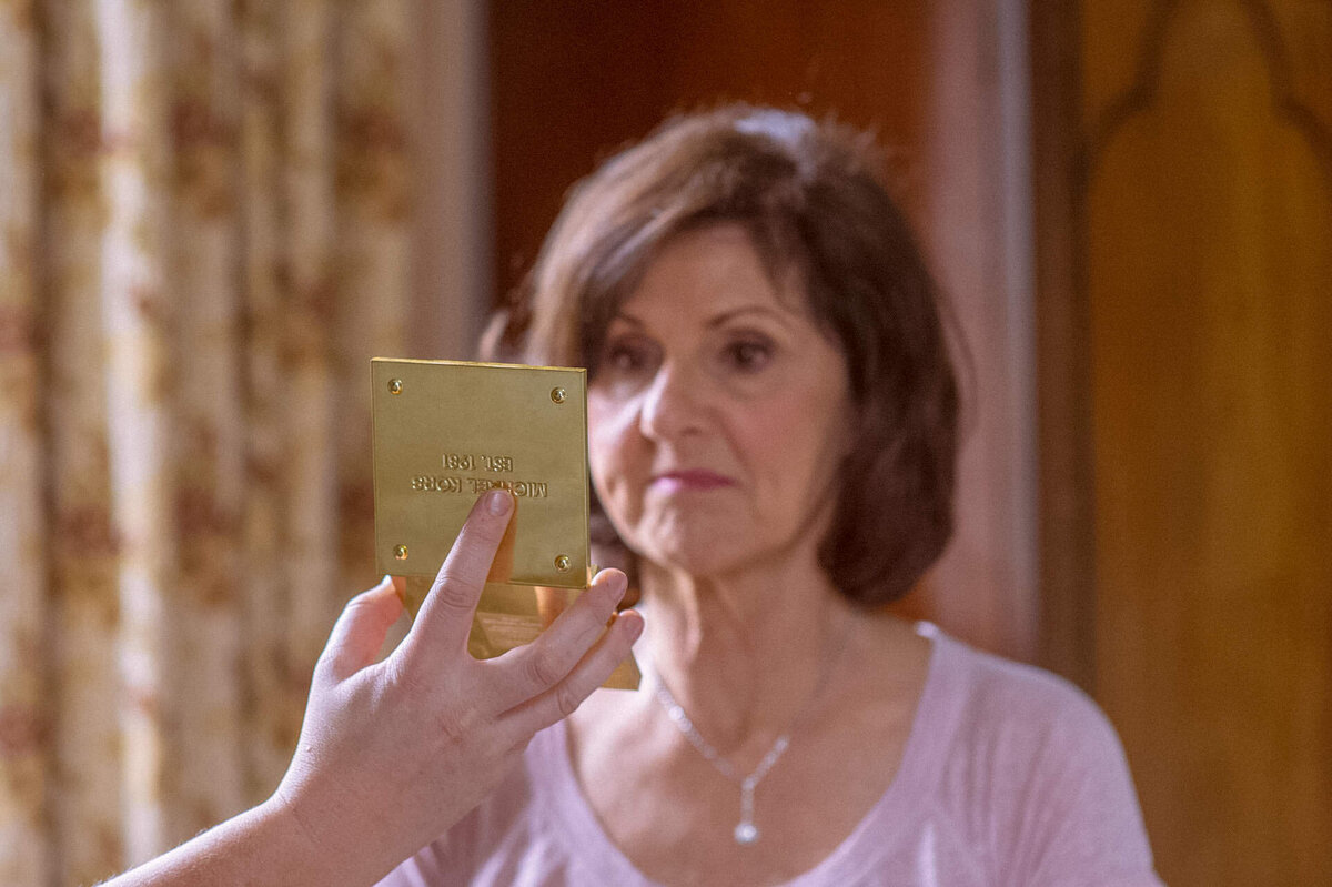 128 mother-of-bride-not-impressed