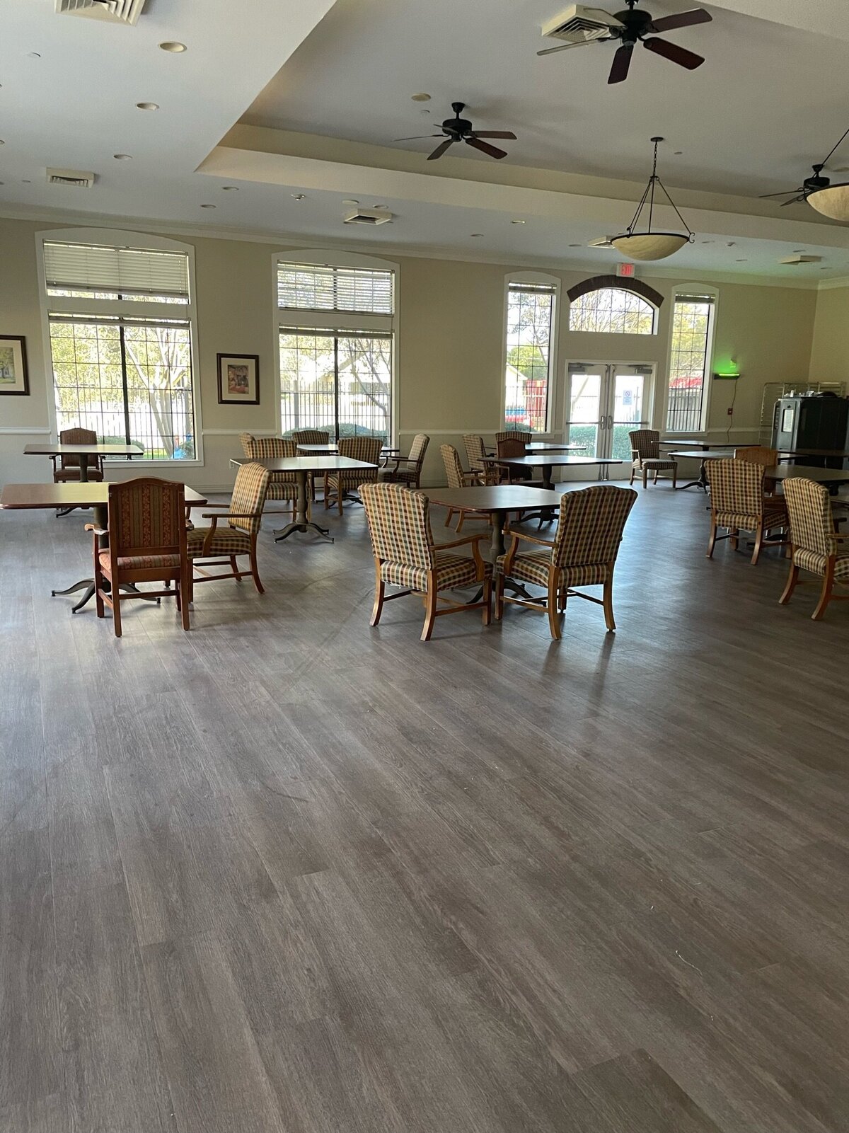 stone-oak-care-center-dining-finish