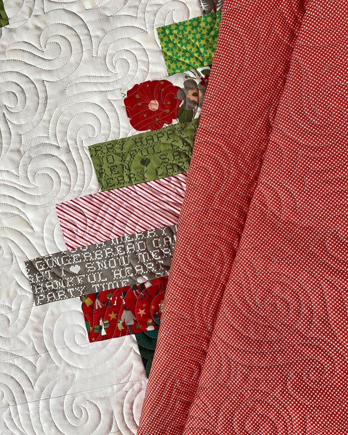 red, green and white quilt features a multi-echoed spiral quilting design