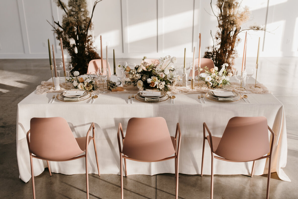 studio fleurette, modern winter centerpiece flowers, hutton house mn