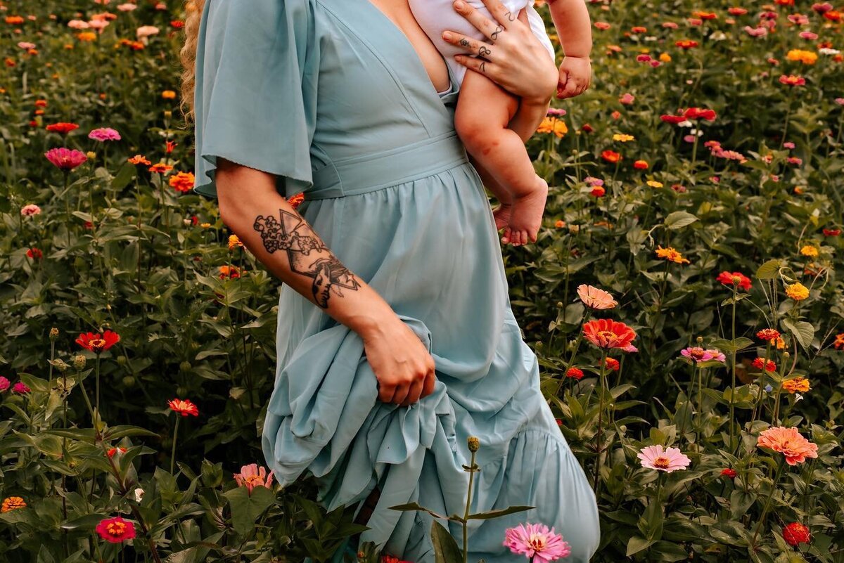 flower filed mini session - kattie jackson photography 