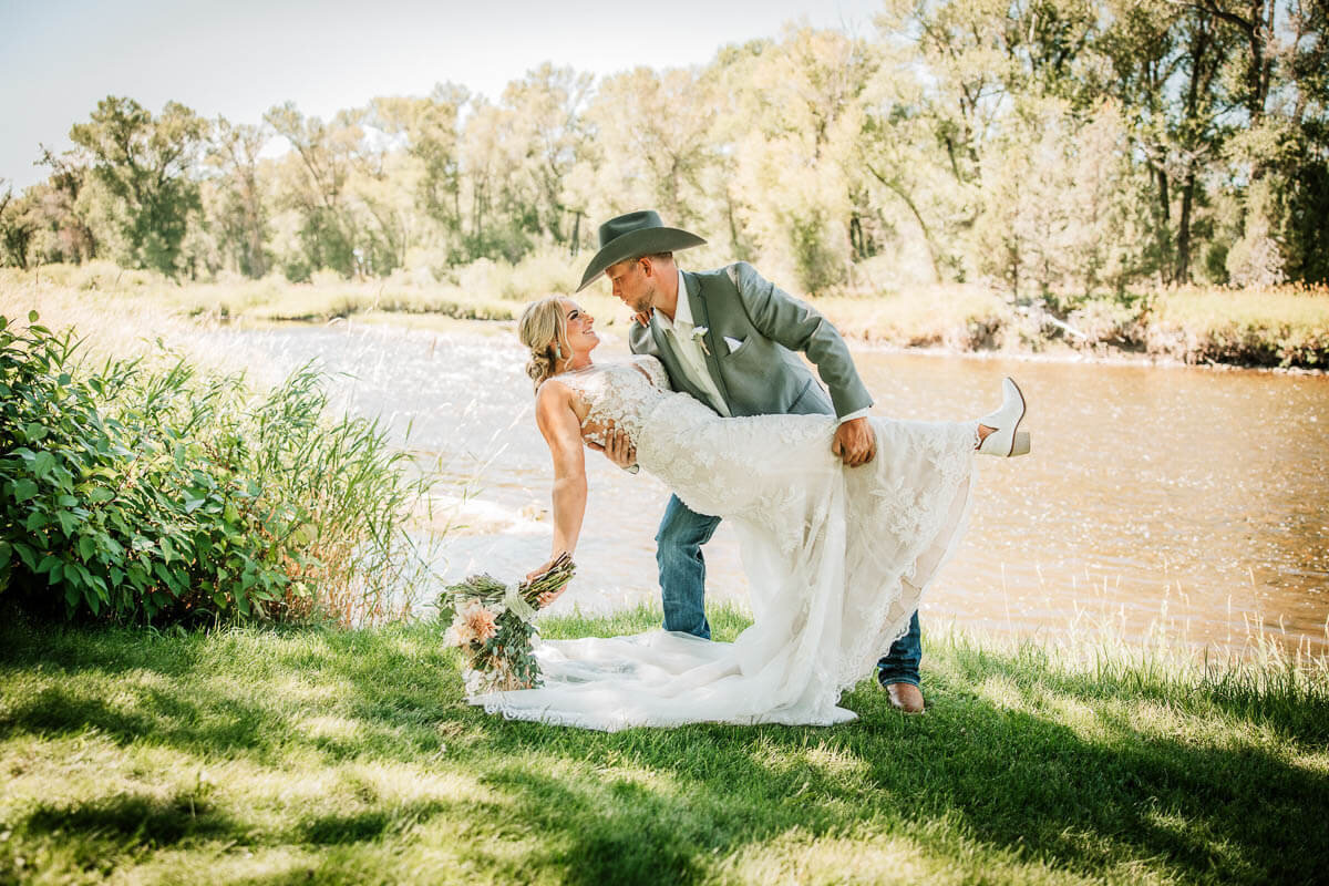 wyoming-wedding-venue-elk-hollow-lodge-saratoga-anderson_5