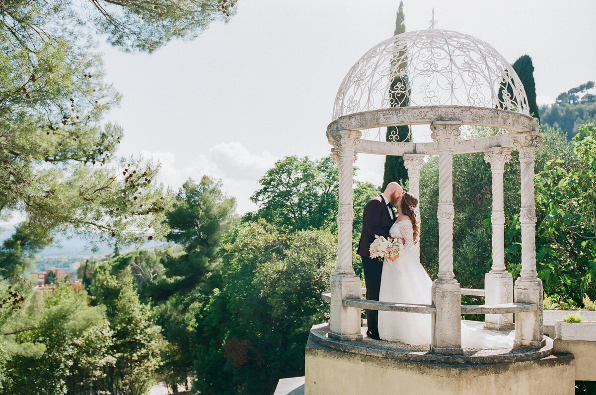Jennifer Fox Weddings English speaking wedding planning & design agency in France crafting refined and bespoke weddings and celebrations Provence, Paris and destination Alyssa-Aaron-Molly-Carr-Photography-30