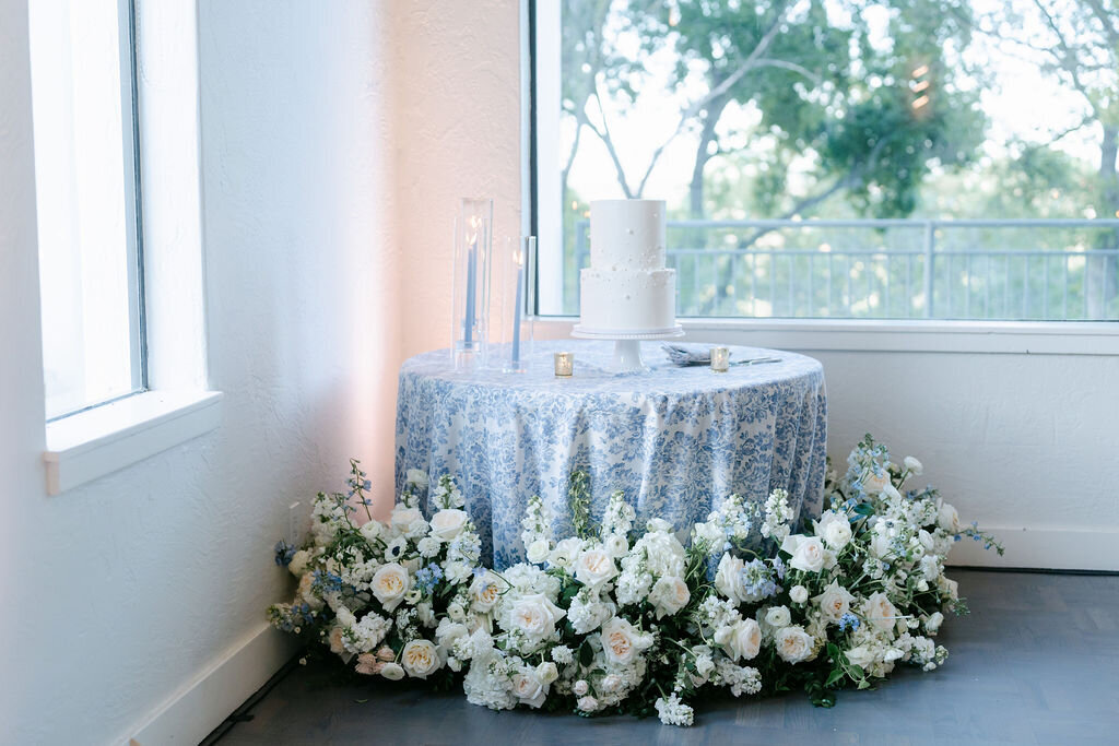 light blue, flowers, garden arrangement, taper candles, pearls, cake flowers