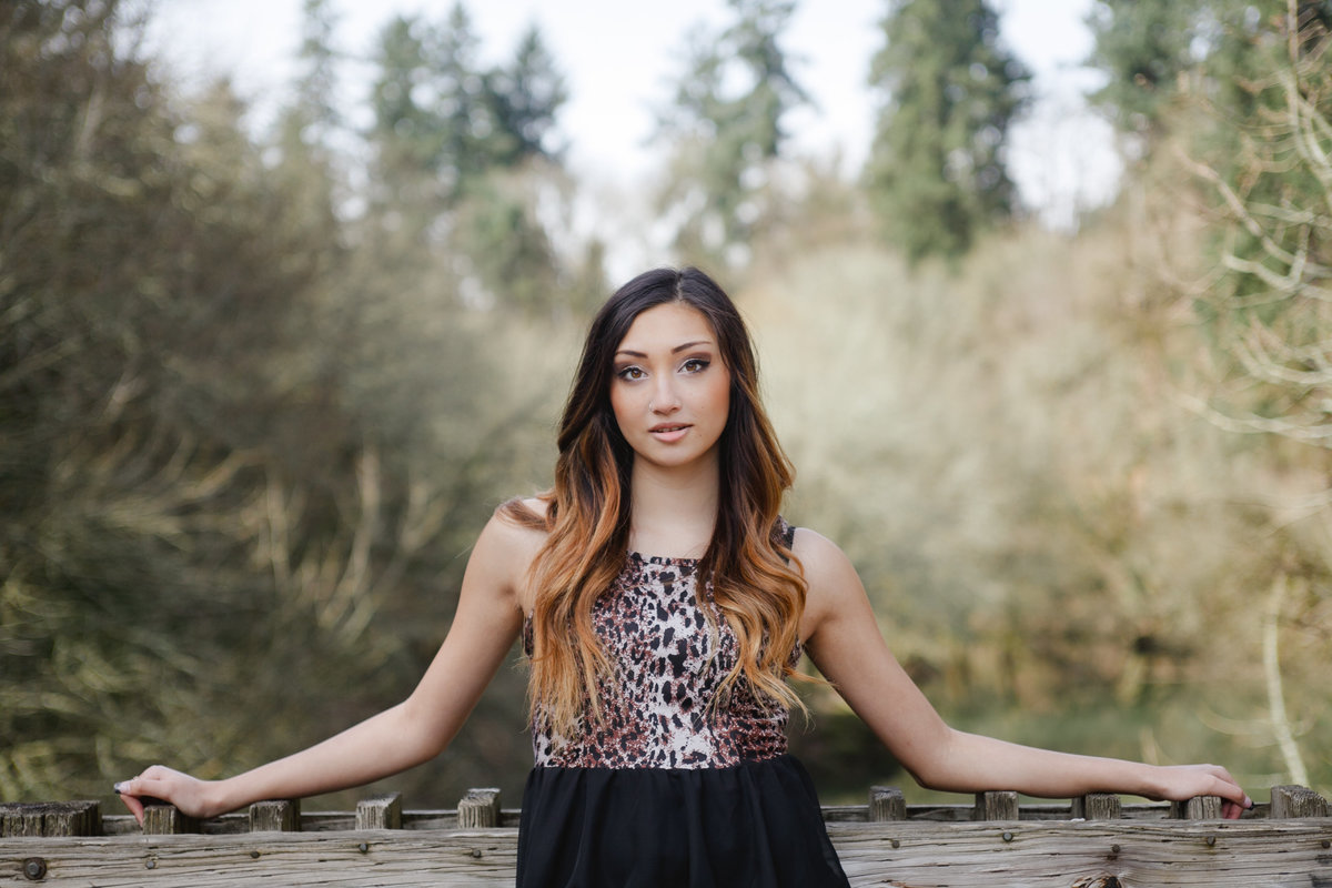senior grad photos in the forest in oregon | Susie Moreno Photography