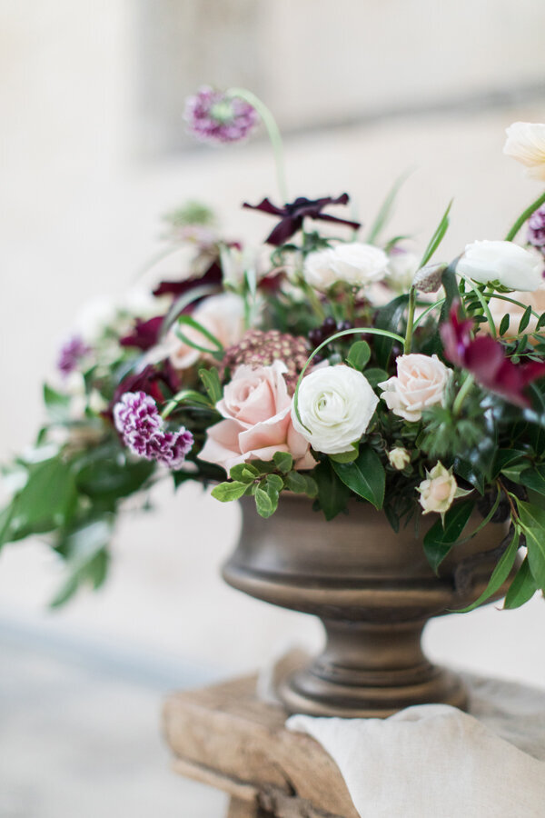 Centrepiece with white, burgundy flowers