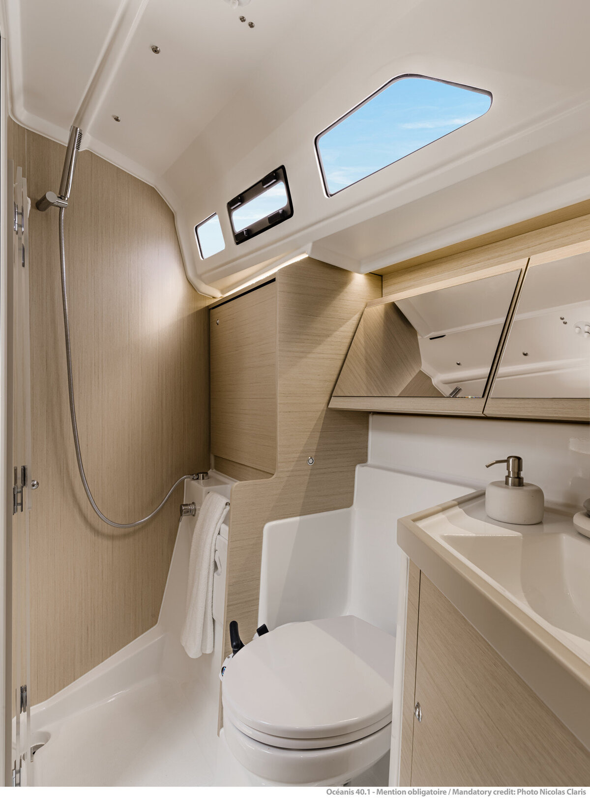 beneteau-oceanis-40.1-interior-7