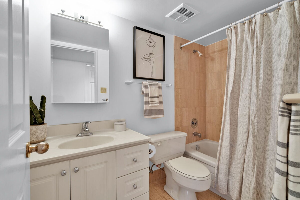 94-web-or-mls-44_001_Bathroom