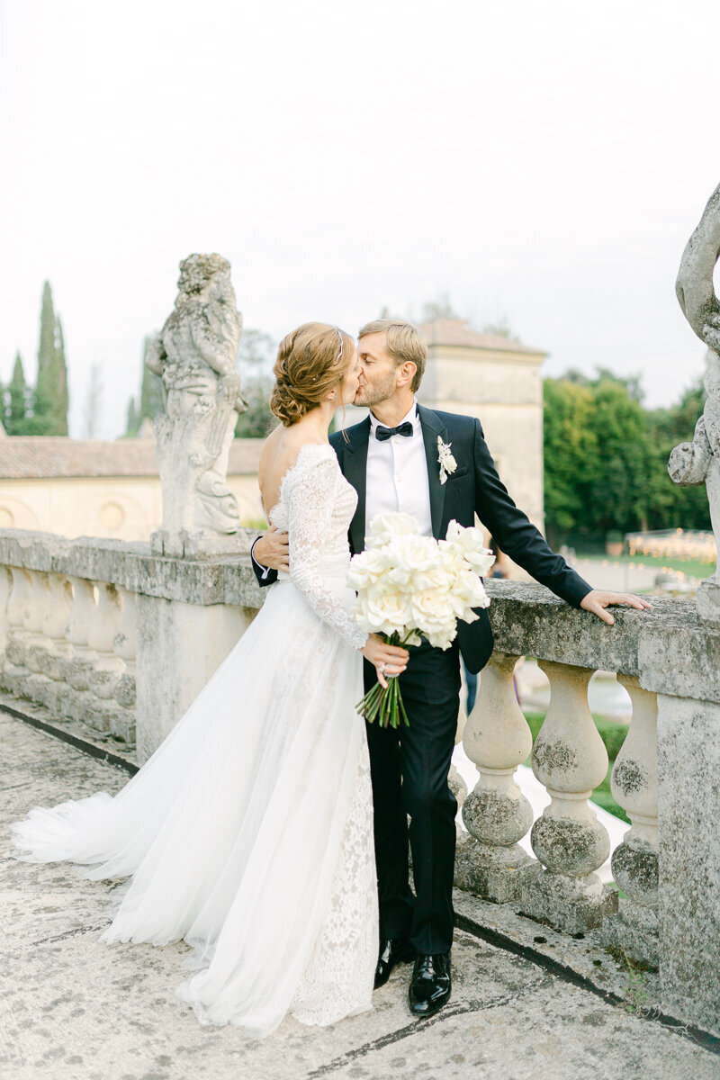 bride and groom wedding in tuscany, tuscany wedding photographer