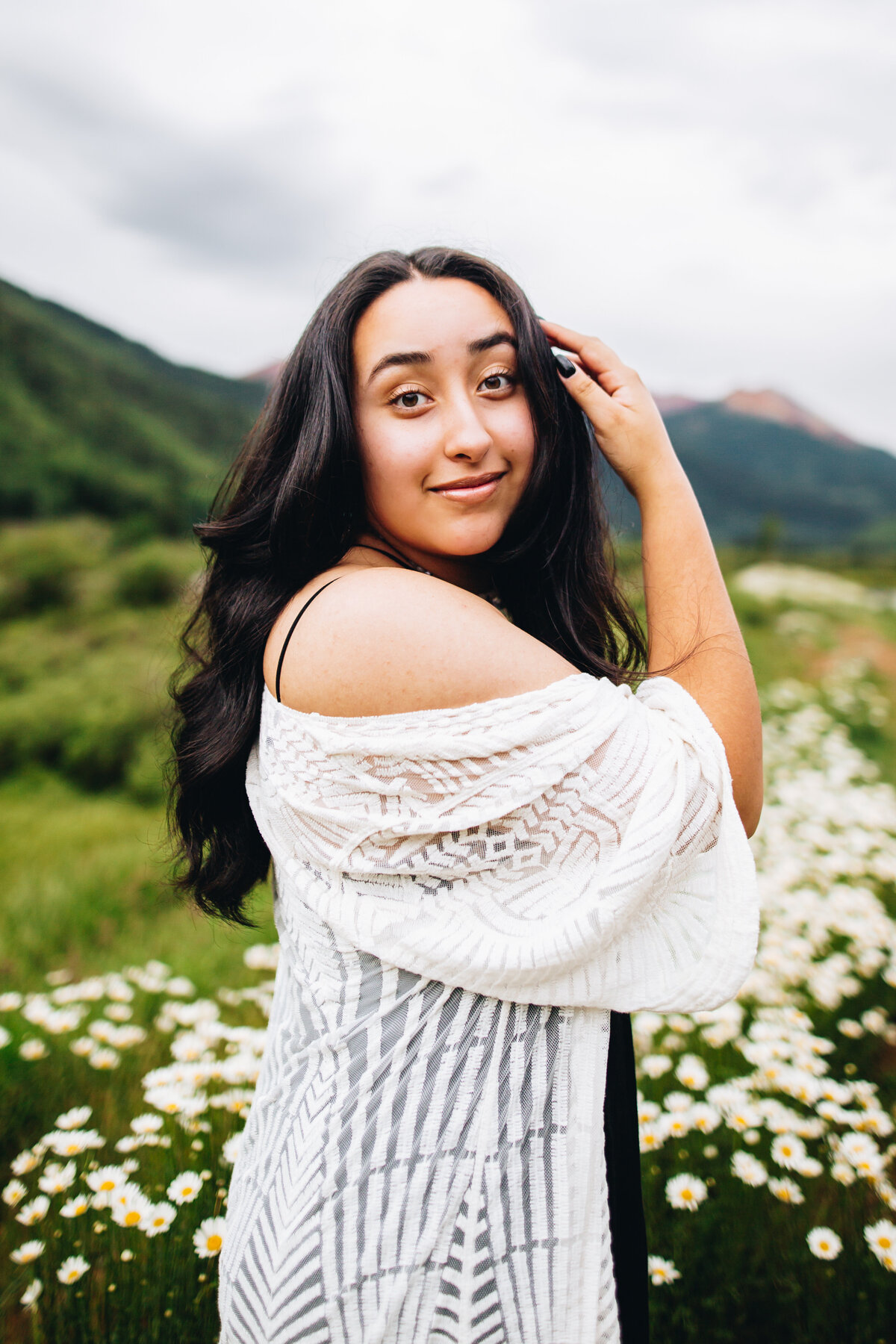 Melissa poses with wild daisies for her Telluride senior pictures.
