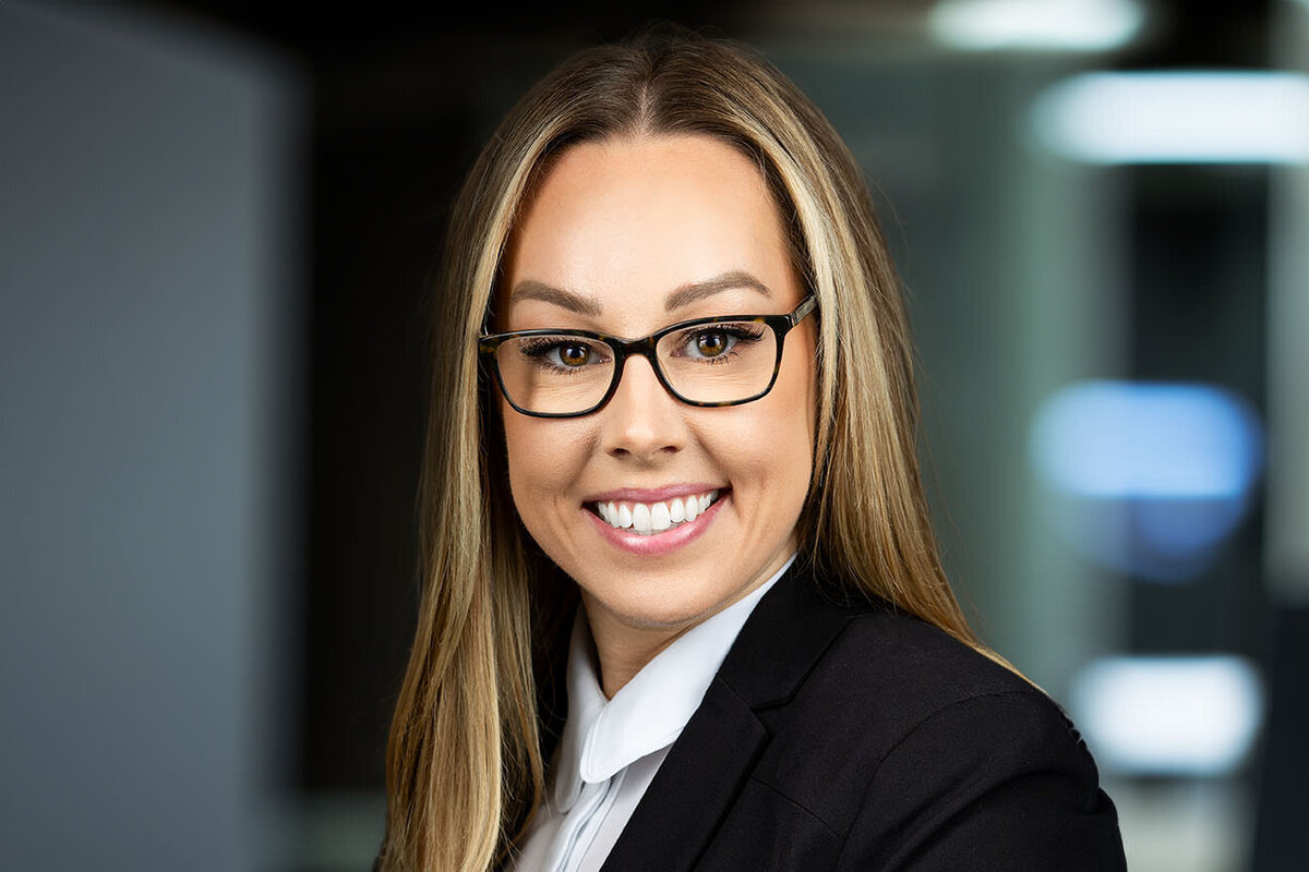 business-headshot-closeup-female-black-blazer-nyc-office-by-alex-kaplan-photo