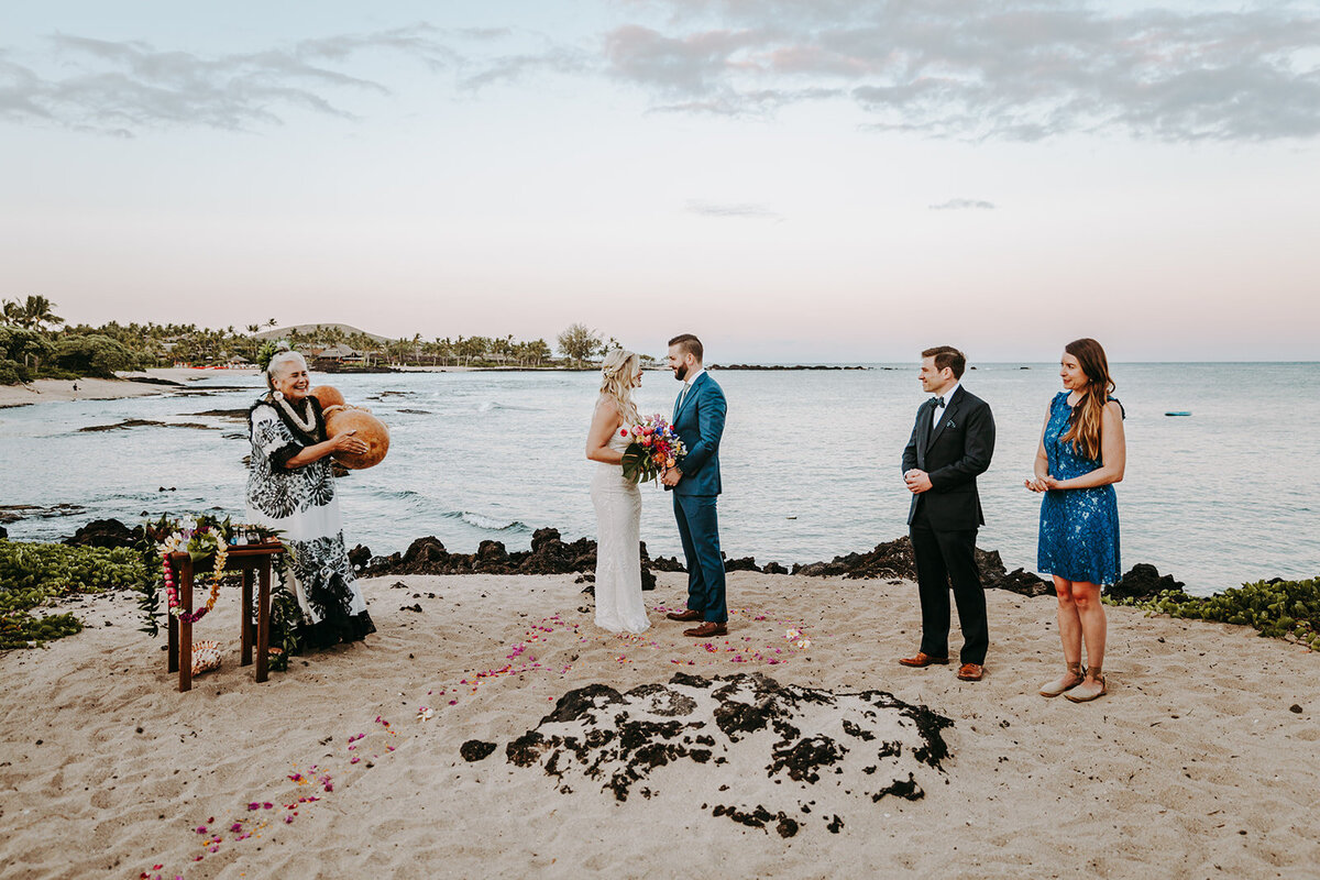 21.04.08__Jamie and Brian_Kukio Elopement_Aly Dove Photography_0009_websize