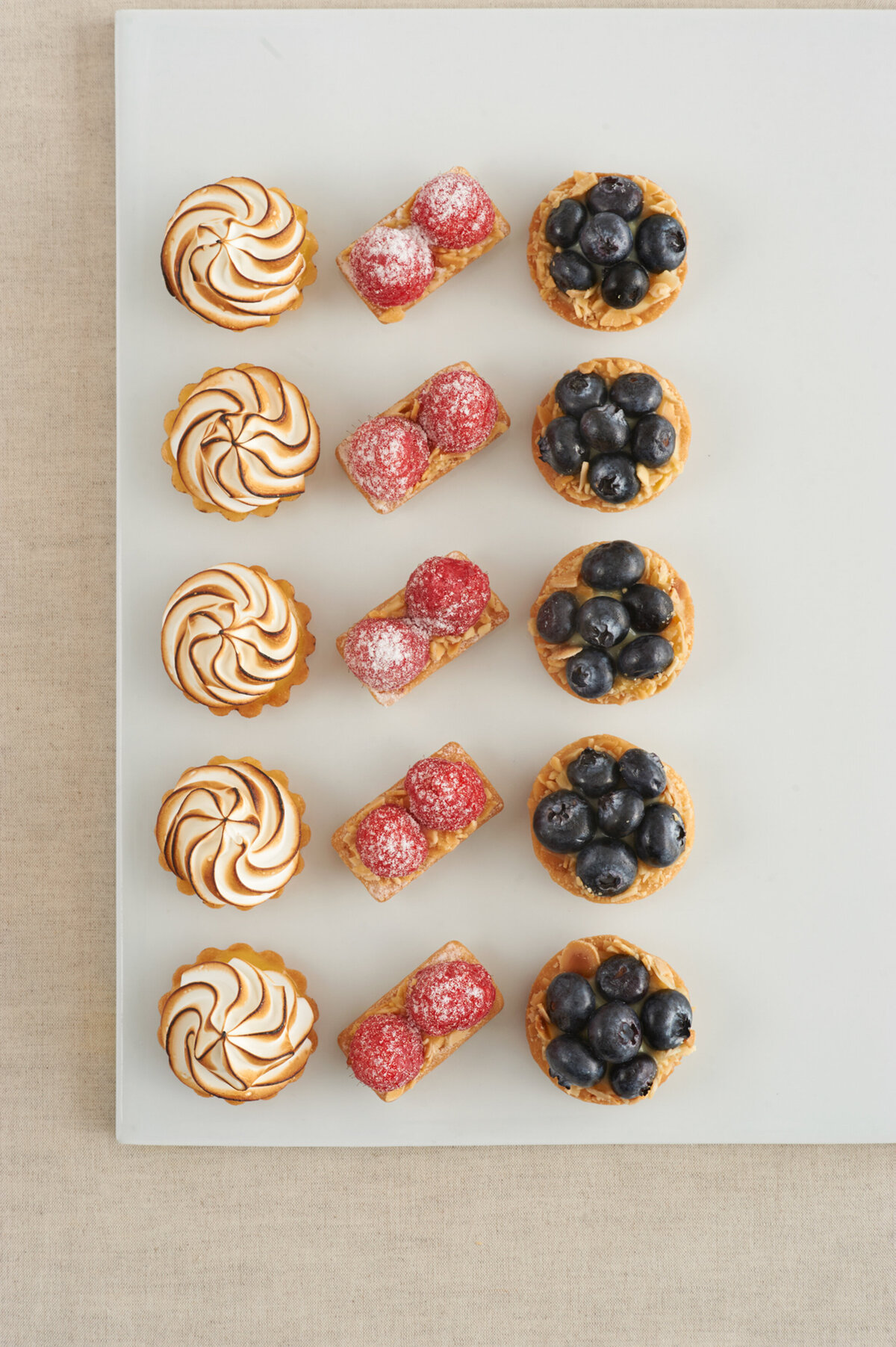 estate-wedding-mini-tart-dessert-ideas