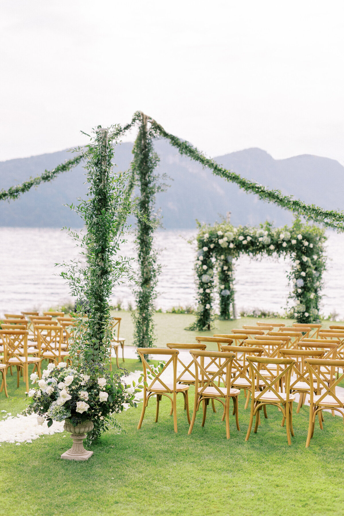 Maïlys Fortune Photography Husband Wife Wedding Weddings Photography France Switzerland Italy Timeless Dreamy Imagery Bilingual French English Destination Weddings Destination Wedding Provence French Riviera Paris Lake Como Tuscany39