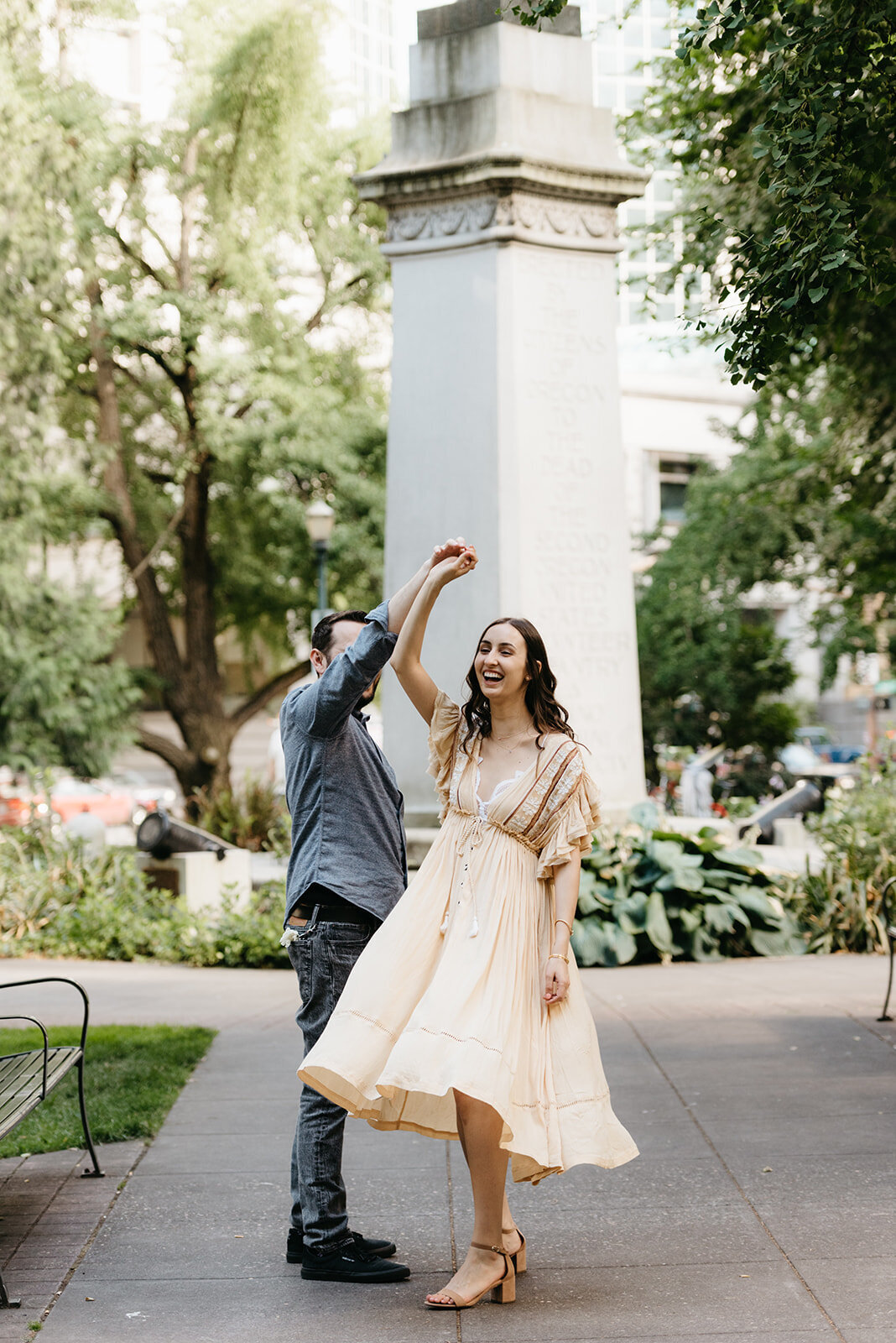 elopement in park by Multnomah county courthouse