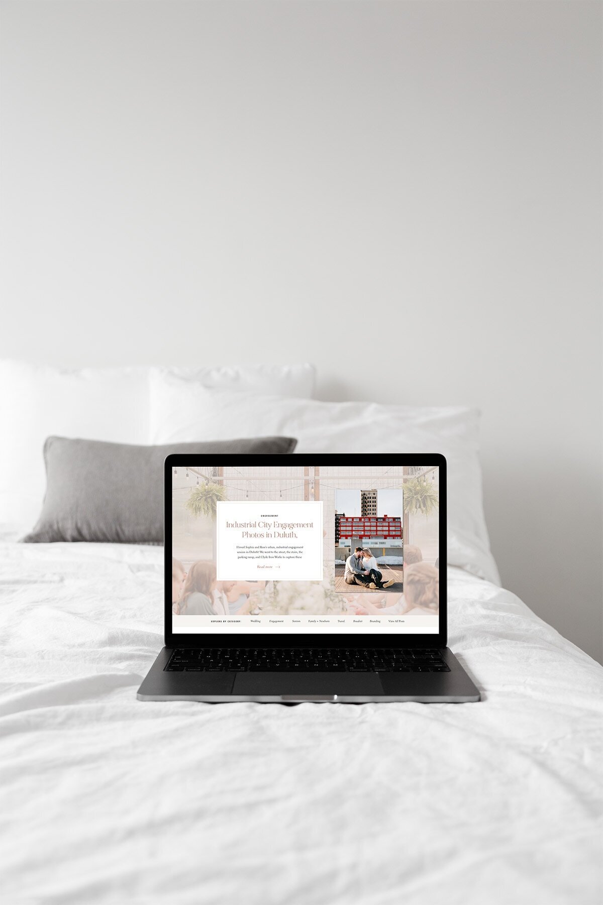wedding-photographer-blog-mockup-laptop-bed