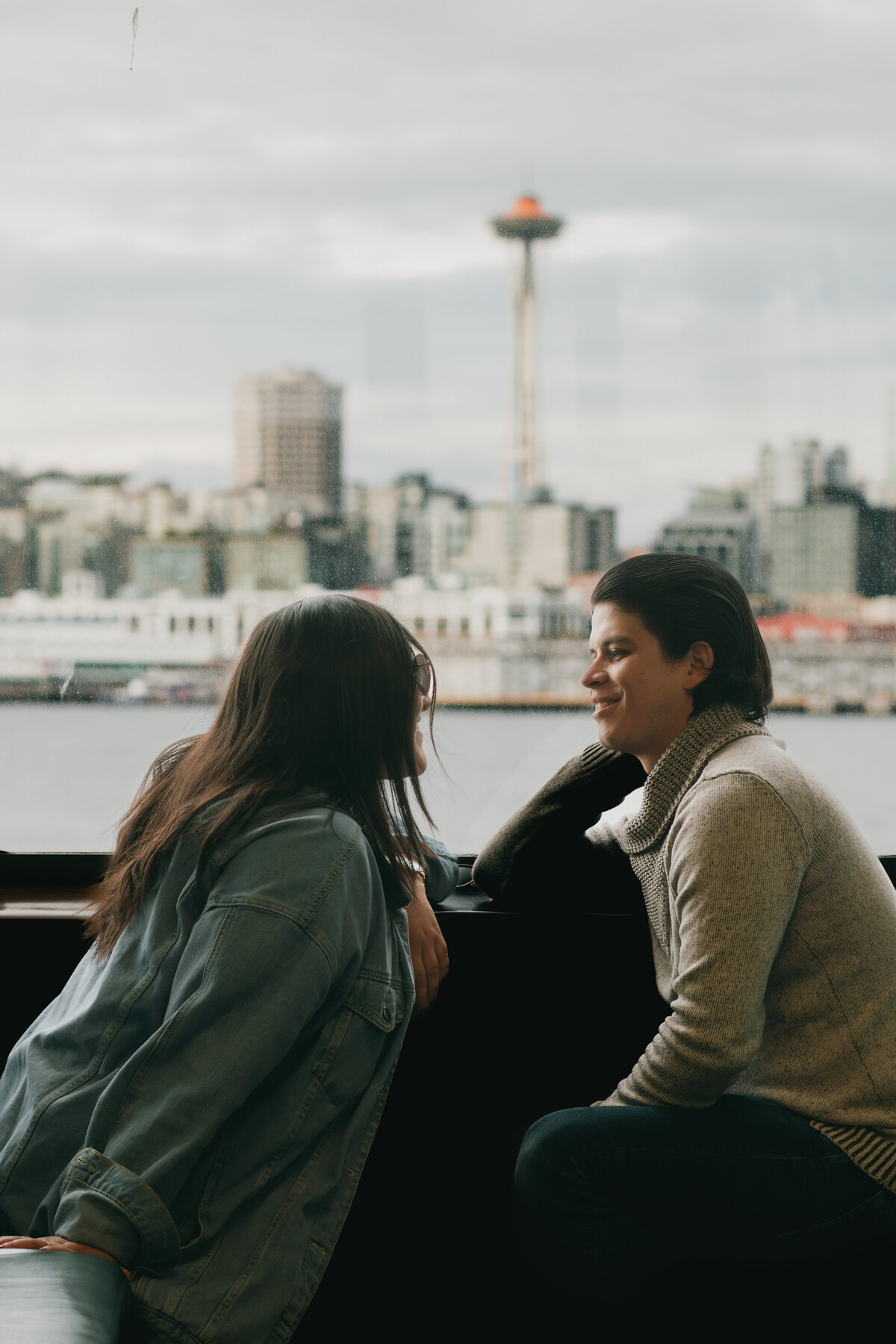 couples-session-seattle-ferry-jennifer-moreno-photography-documentary-style-washington