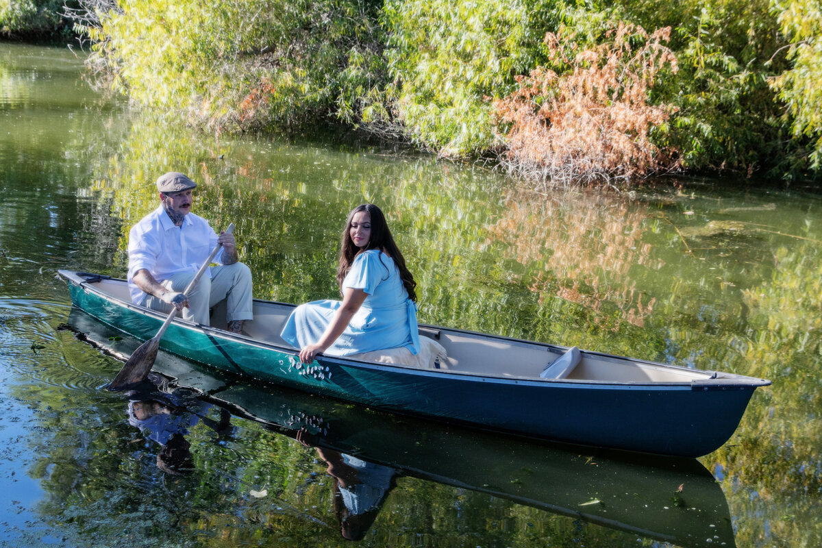 engagement shoot in canoe