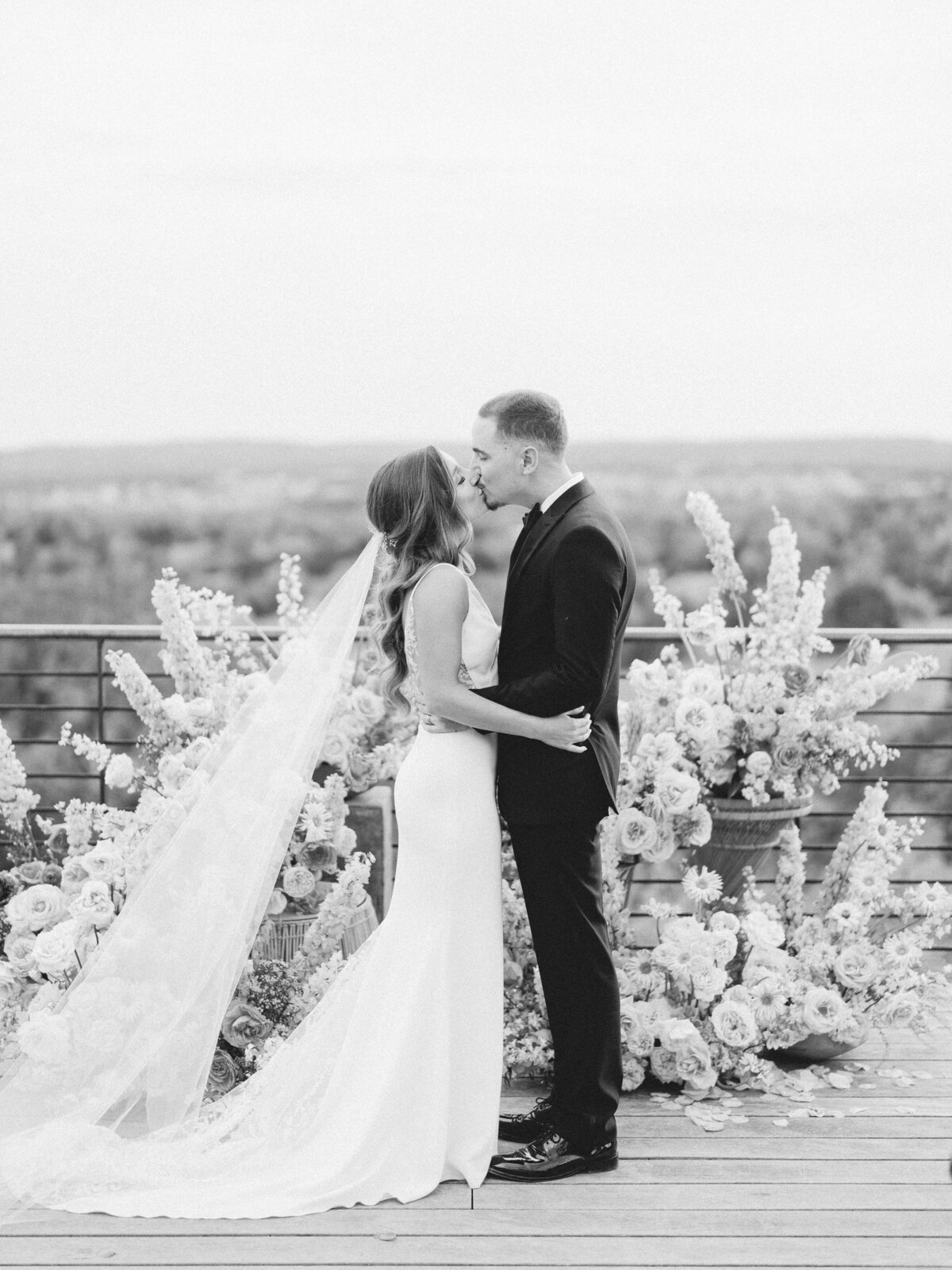 34_Austin_Wedding_Photographer_Dripping_Springs_Cactus_Moon_Wedding_