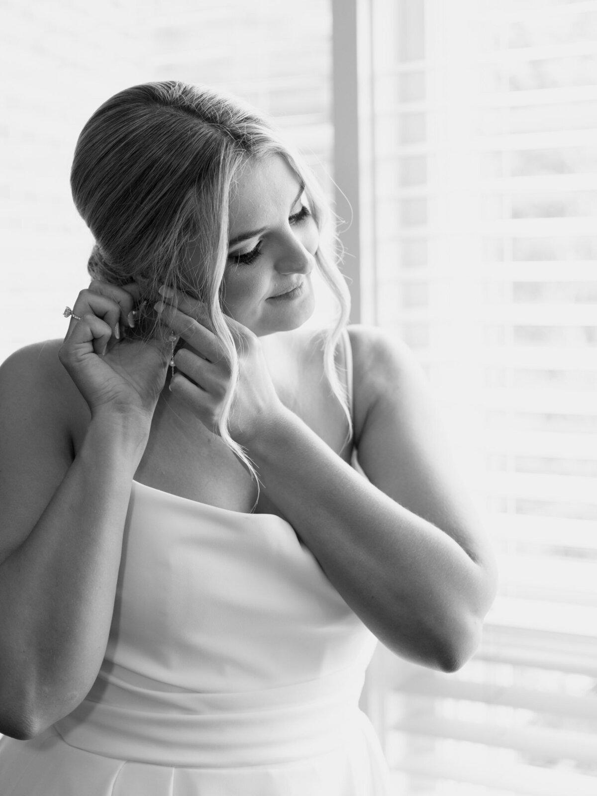 Bride getting ready for her Cleveland Yachting Club wedding