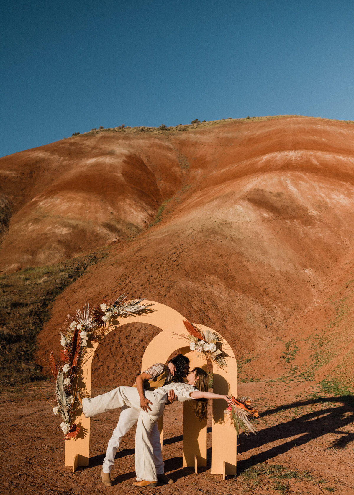 DPH-Cecily-Gio-Painted-Hills-oregon-elopement-4