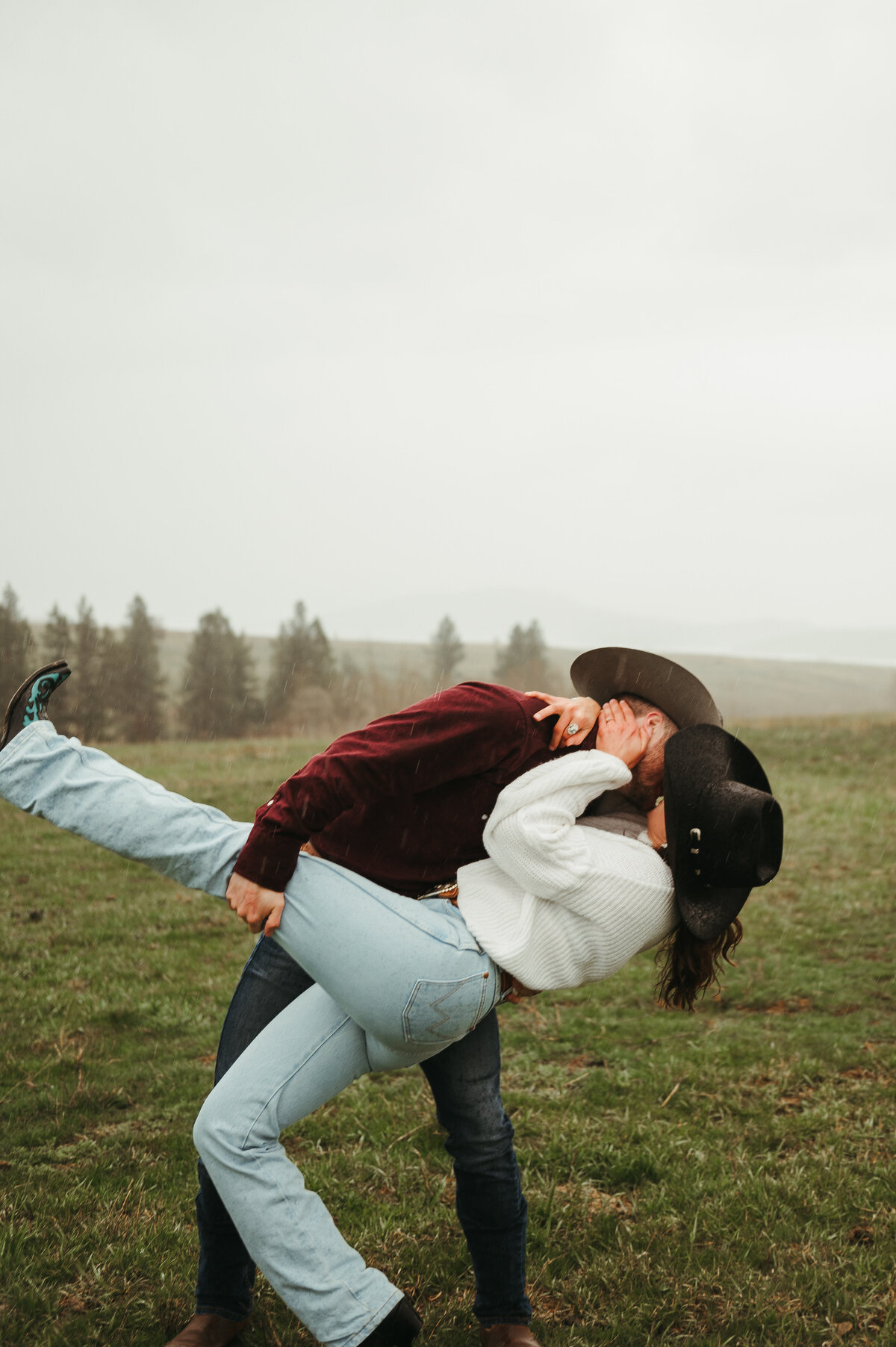 presley-gray-photo-montana-western-style-engagement-3561