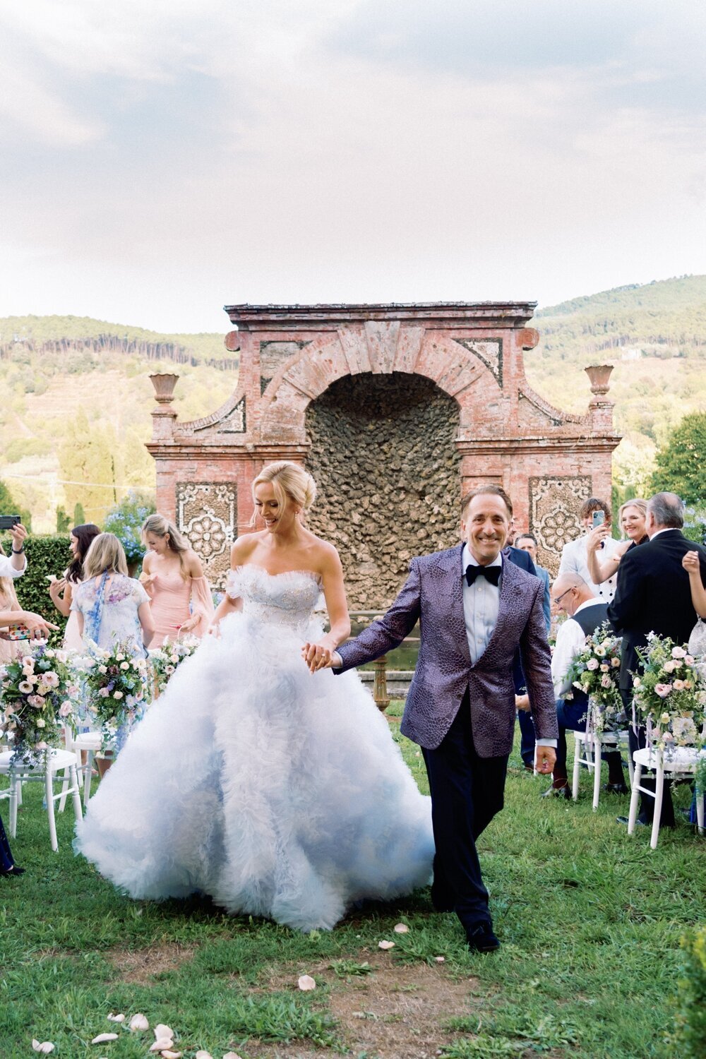 villa-controni-lucca-tuscany-luxury-destination-wedding-film-analog-stefano-degirmenci_0053