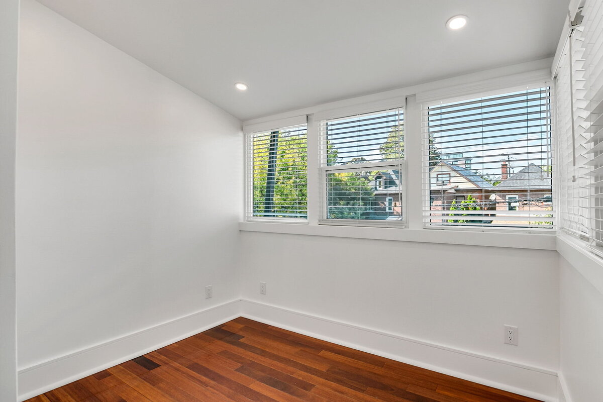 20-web-or-mls-17_001_Breakfast Area