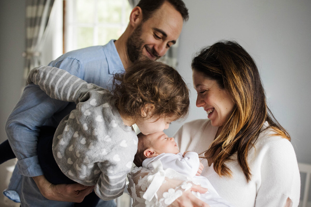candid-natural-boston-newborn-family-photographer-zev-fisher-108