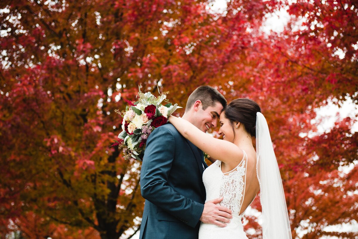 outdoor wedding photos in the fall