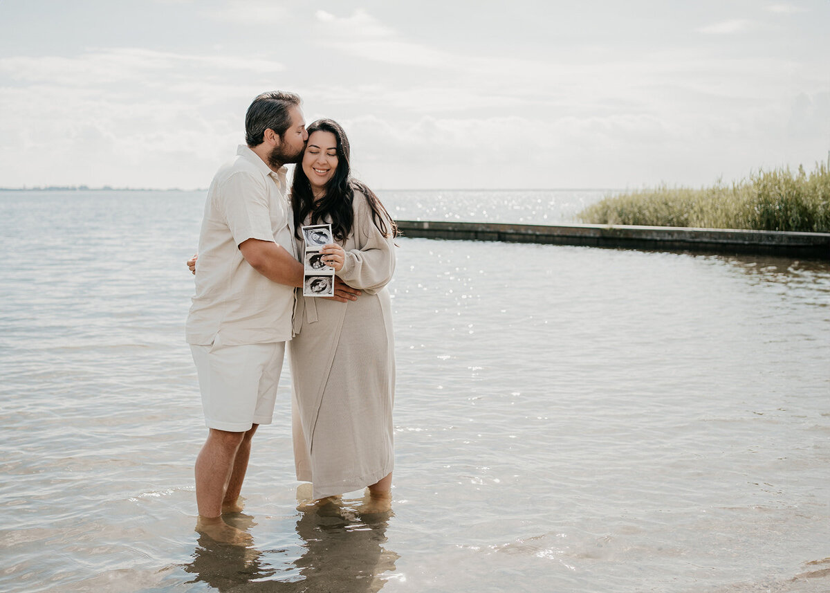 zwangerschapsaankondiging-fotoshoot-amsterdam-leukfotografie.jpg  10