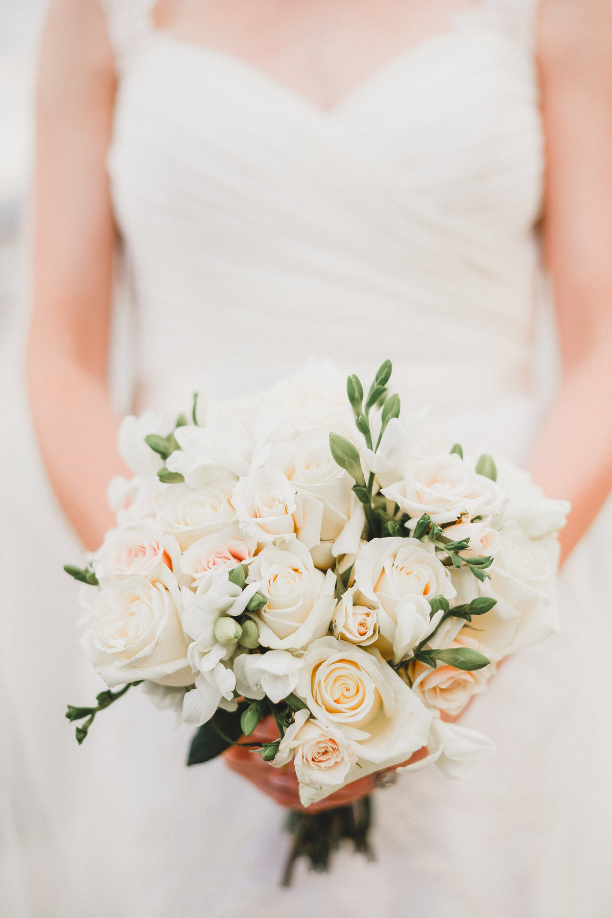 white and light pink bouquet