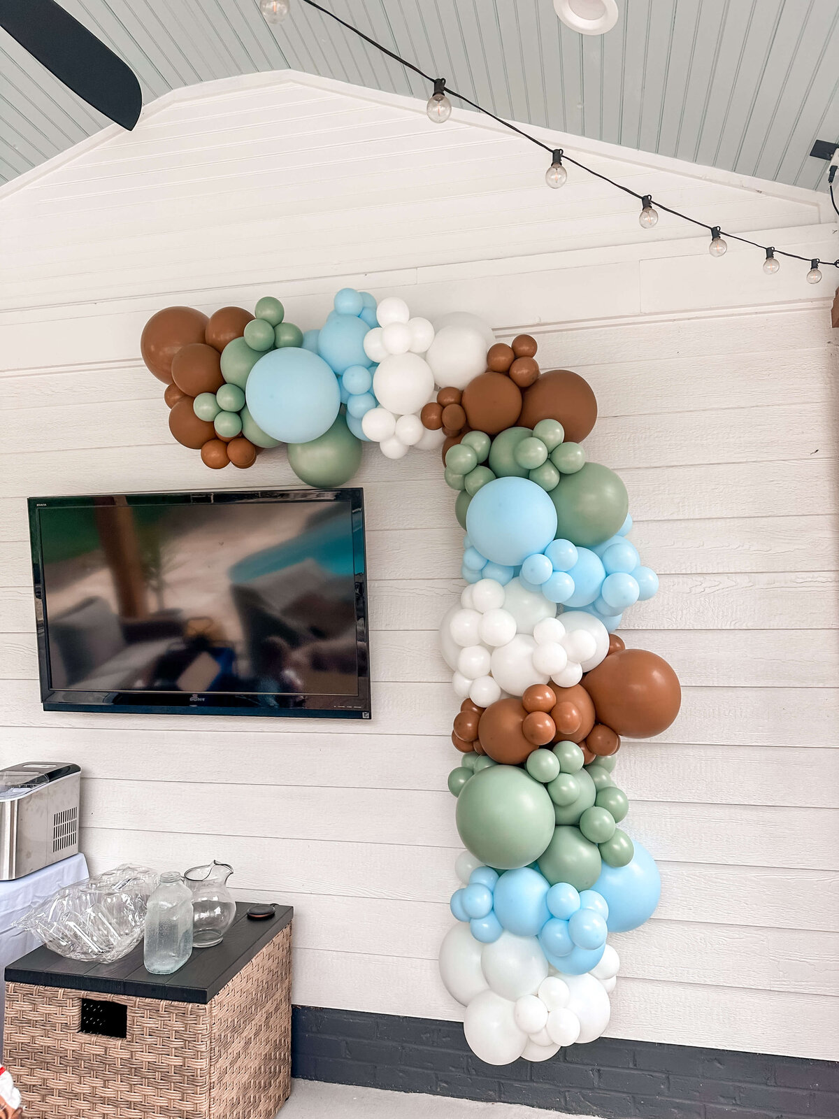 charlotte-balloon-decorations-the-chic-bash (1)