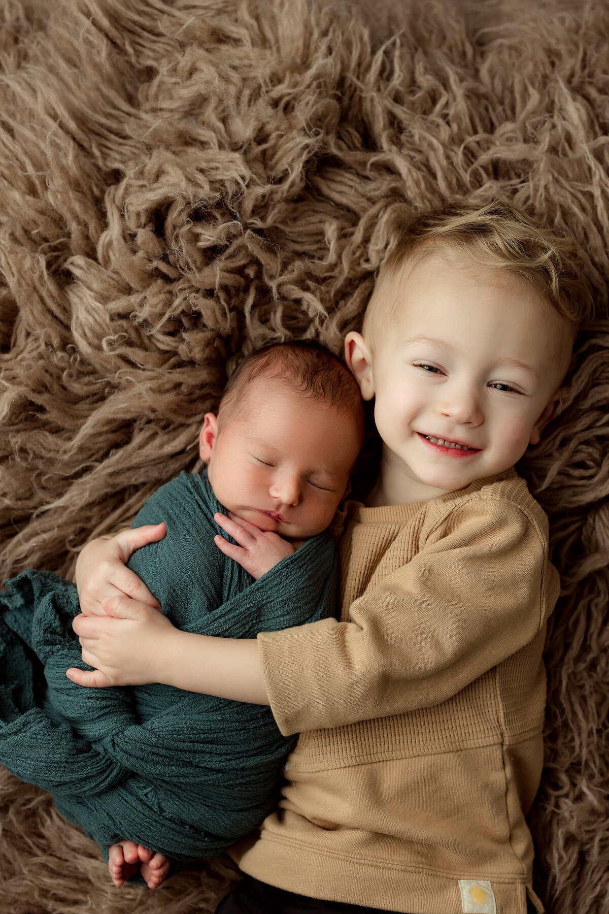 sibling and newborn baby in kalispell photographer studio