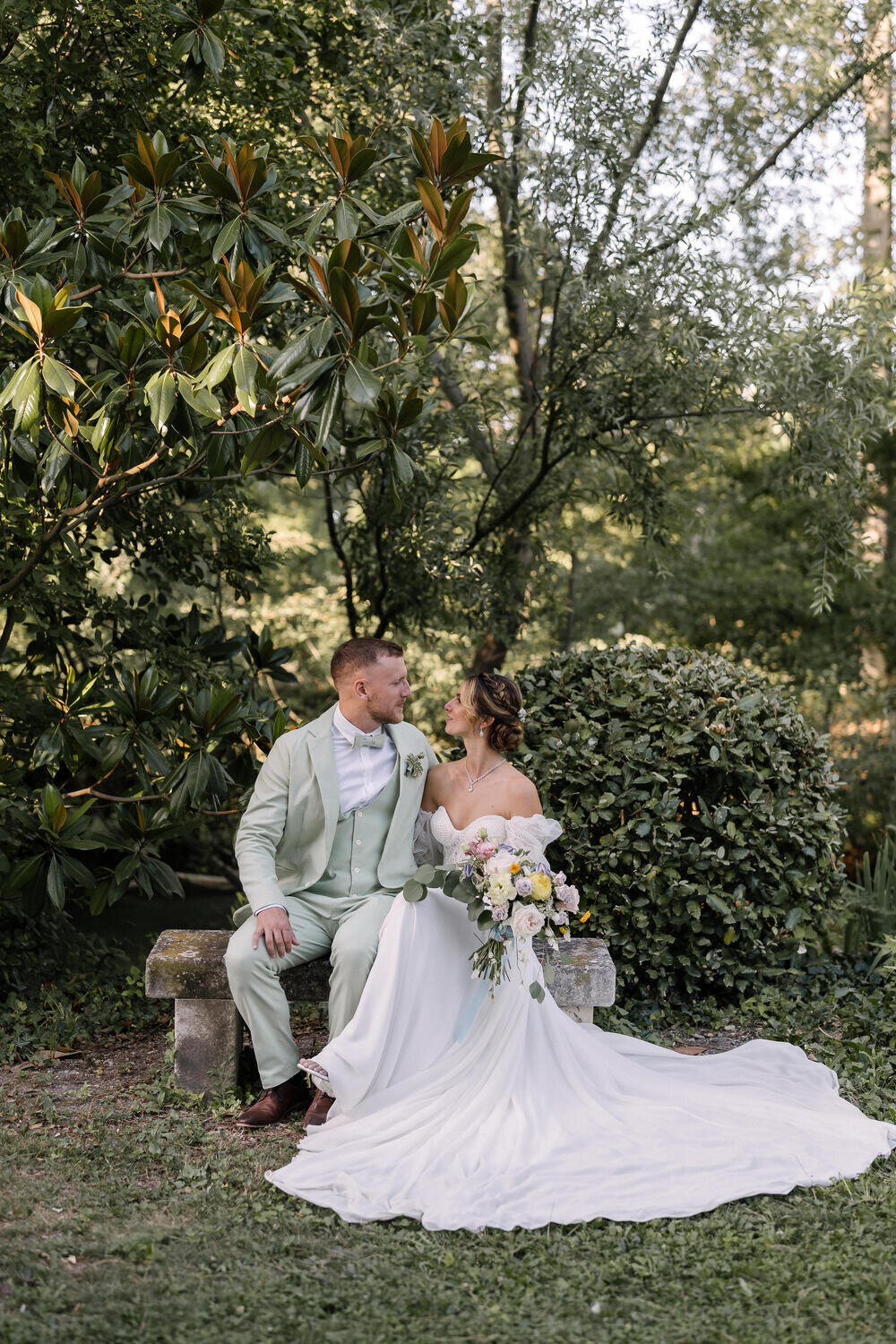 bride-and-groom-in-the-garden