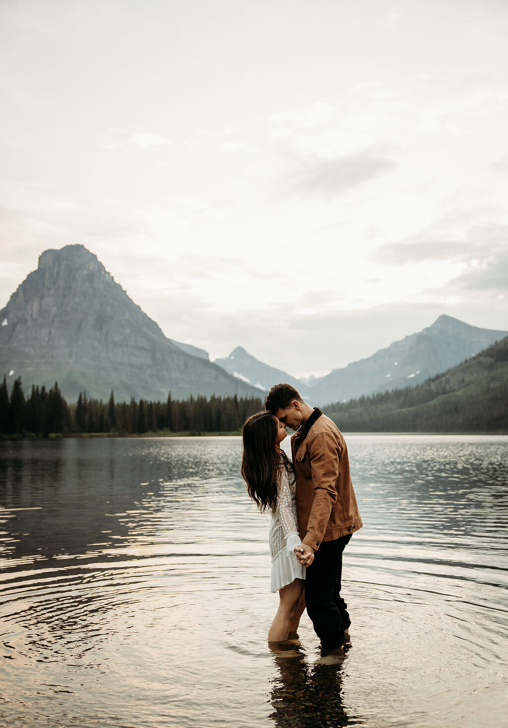 glaciernationalpark-glaciernationalparkelopement-glaciernationalparkengagementsession-glaciernationalparkphotoshoot-16