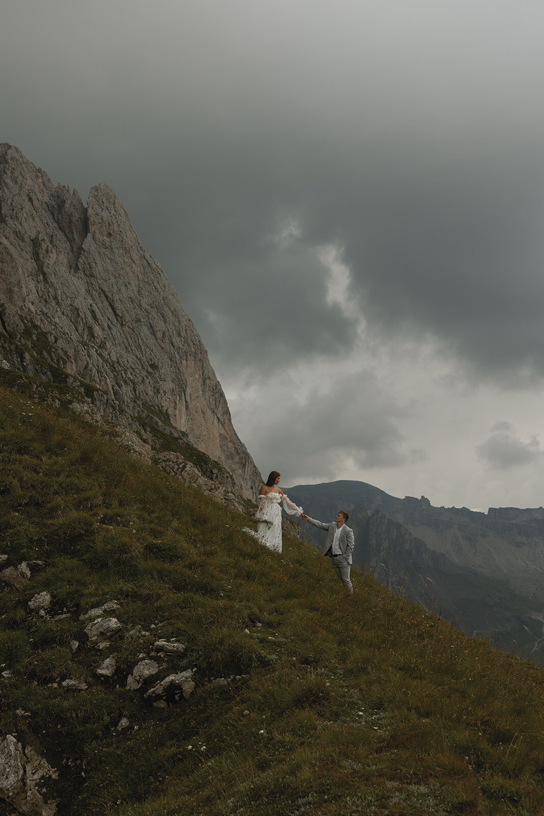 destination-wedding-elopement-photographer-italy-dolomites-seceda-documentary-tanya-davids-photo-film-139