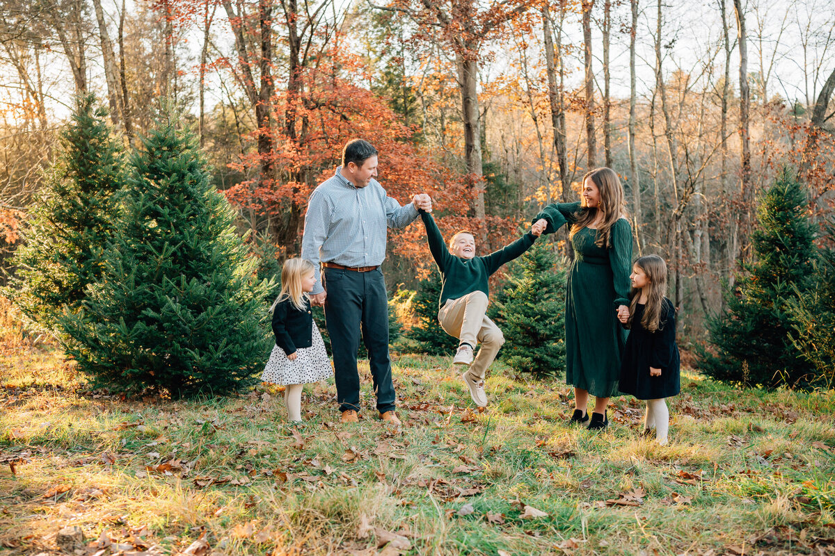 Christmas Tree Farm Mini Sessions | Connecticut Family Photographer-40