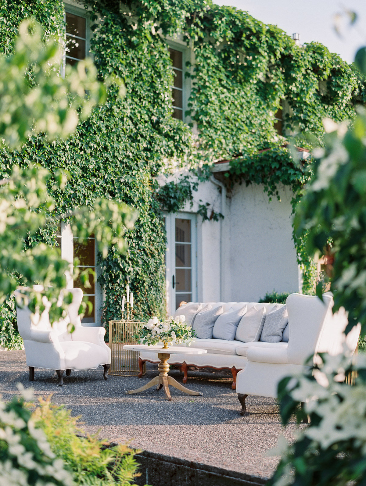 wedding lounge at monet vineyards