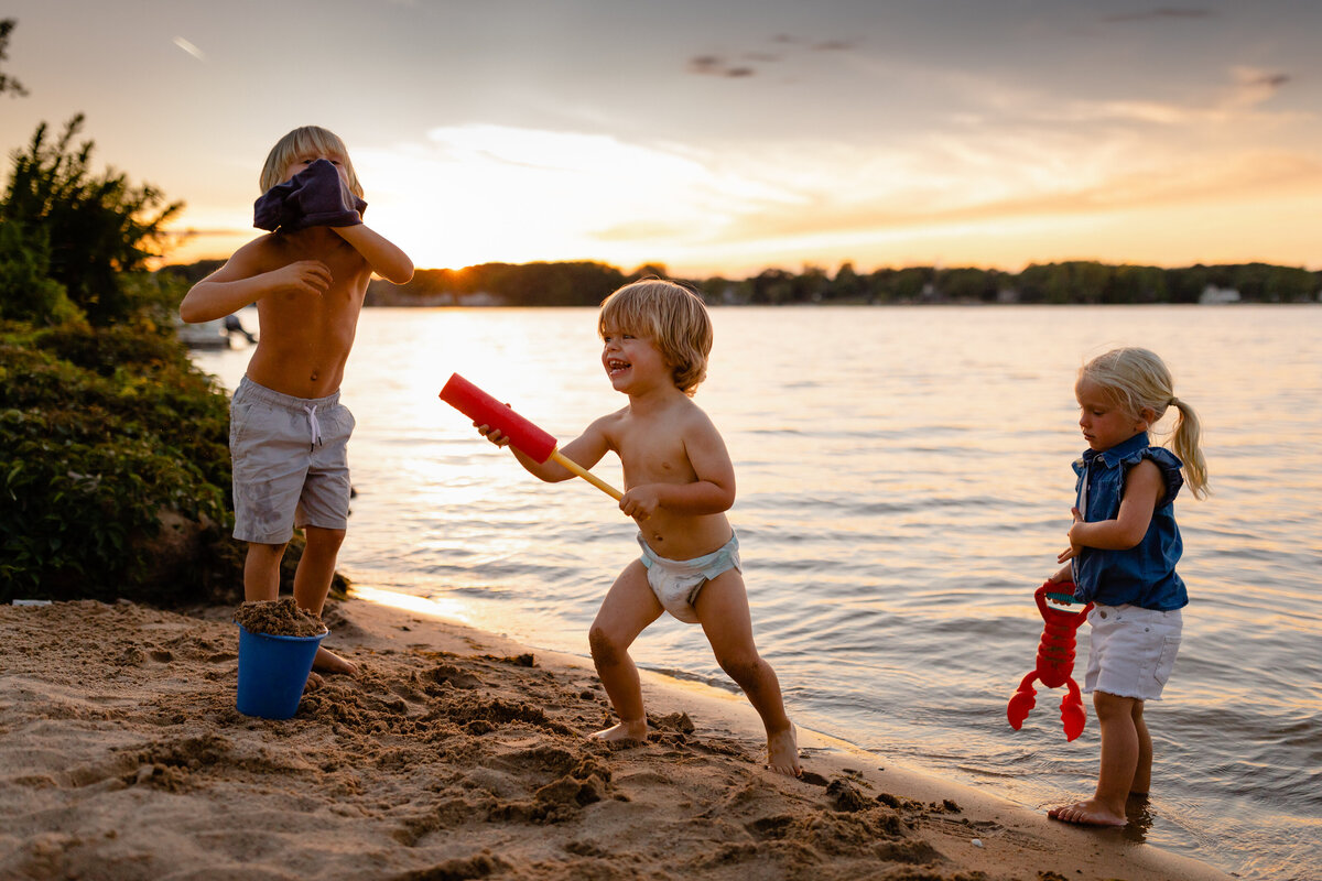 kids-play-beach-sunset